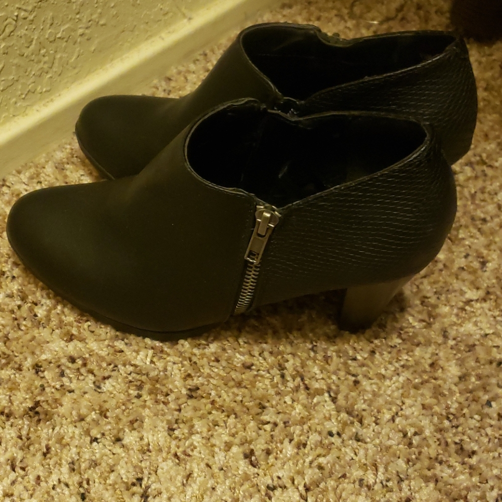 Heels - Picture 2 of 2